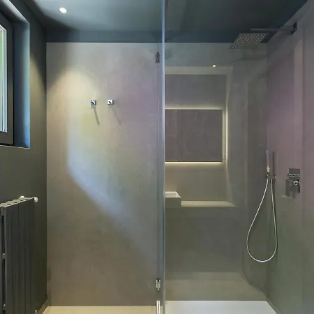 Villa Falcone 5 Bedrooms 10 Pax Belgirate