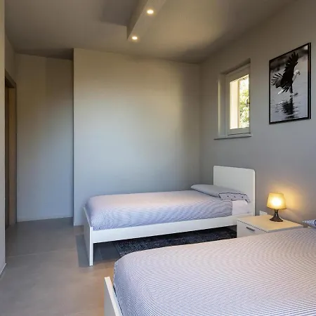 Falcone 5 Bedrooms 10 Pax Villa *