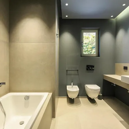 Falcone 5 Bedrooms 10 Pax Belgirate