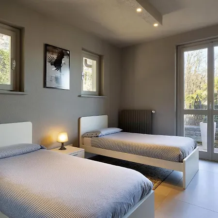 Falcone 5 Bedrooms 10 Pax Belgirate